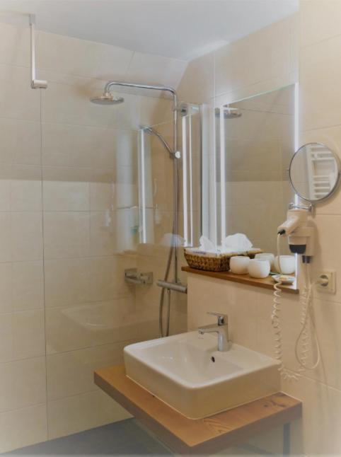 Landhotel Restaurant Hubinger Thörl エクステリア 写真